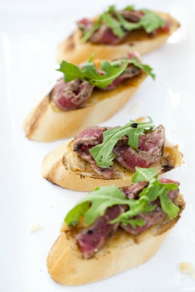 ROASTED GARLIC RIB EYE CROSTINI