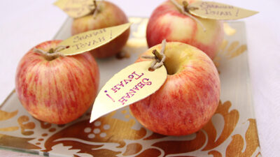 Rosh_HaShana_Craft_Golden_Apple_Leaves