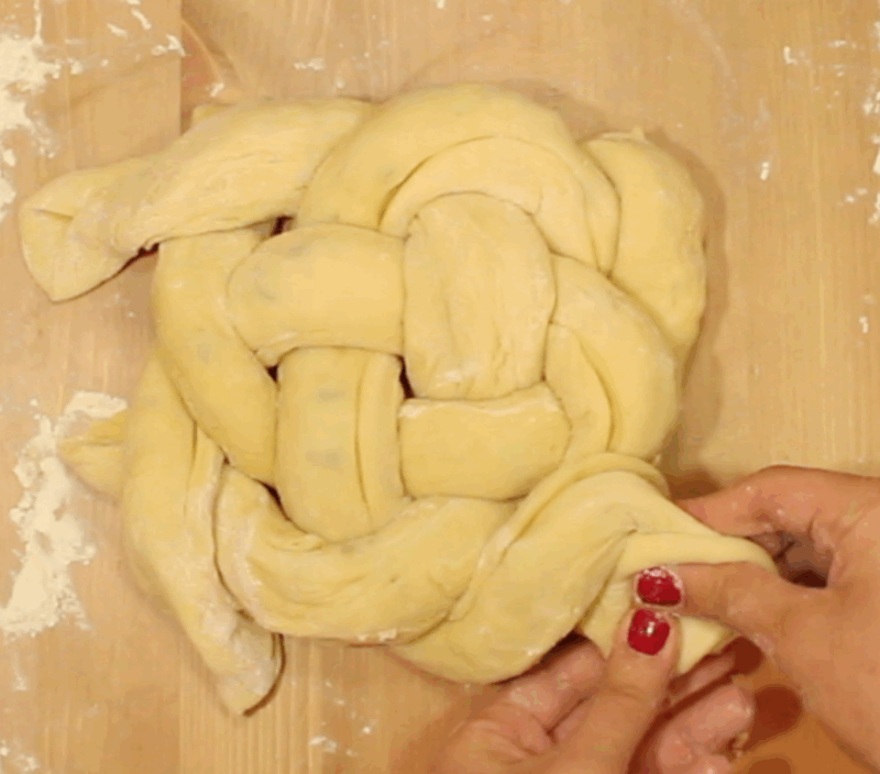 Pinch all the ends together.