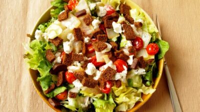 Salad with Pumpernickel Croutons