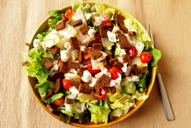 Salad with Pumpernickel Croutons