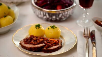 ROTKOHL - SWEET AND SOUR WARM RED CABBAGE WITH APPLES AND RAISINS