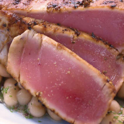 seared-yellowfin-tuna-over-white-beans-106