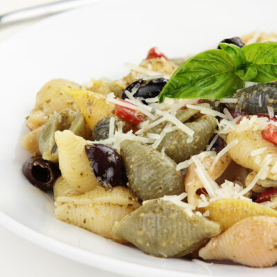 baby-shell-pasta-salad-with-calamata-olives-roasted-fennel-and-grilled-sweet-onion