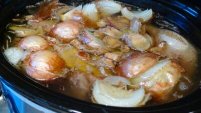slow-cooker-chicken-stock