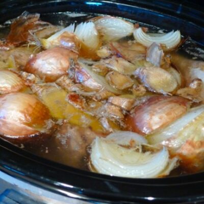 slow-cooker-chicken-stock