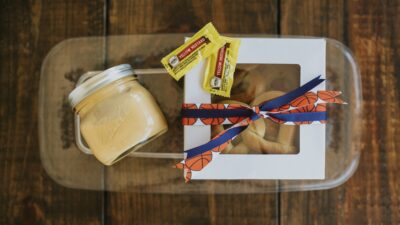 Soft Pretzels with Cheese Sauce gift