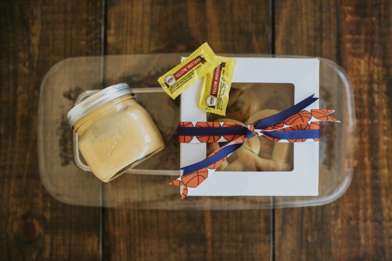 Soft Pretzels with Cheese Sauce gift