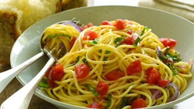 Spaghetti with Tomato and Basil
