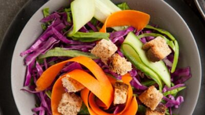 spinach salad with pom dressing