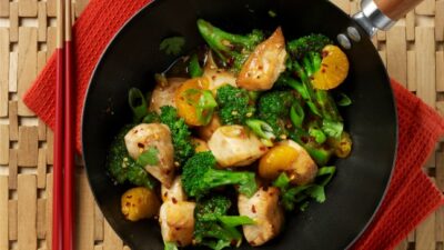 Stir Fried Chicken with Mandarin Oranges and Broccoli
