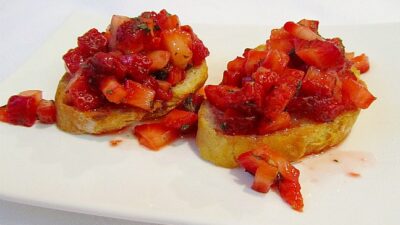strawberry-bruschetta