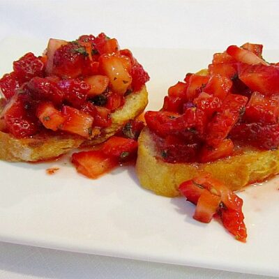 strawberry-bruschetta