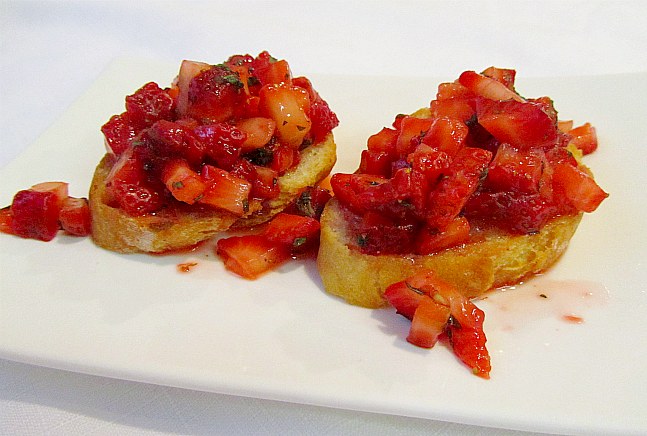 strawberry-bruschetta