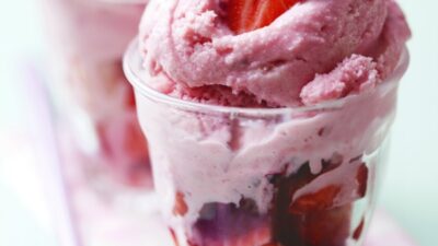 strawberry cream cheese ice cream
