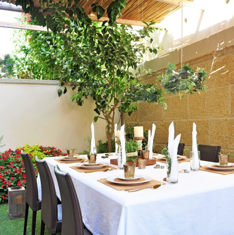 sukkah decorations