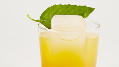 The fuzzy cheek cocktail of bourbon and nectar, click through to learn how ice affects the drink