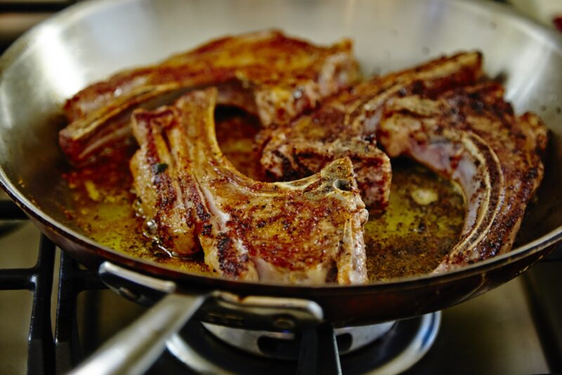 Lemon-Pepper Lamb Chops with Mango Chutney