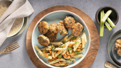 Tuna cakes with macaroni salad