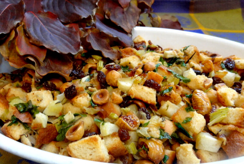 bread stuffing with figs and hazelnuts