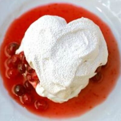 Vanilla Heart-Shaped Meringues filled with Cranberries