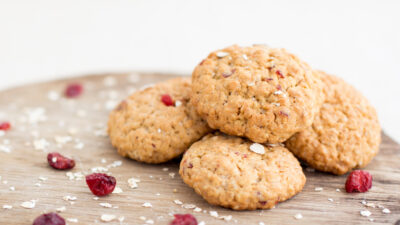 white chocolate chip cranberry oatmeal cookies