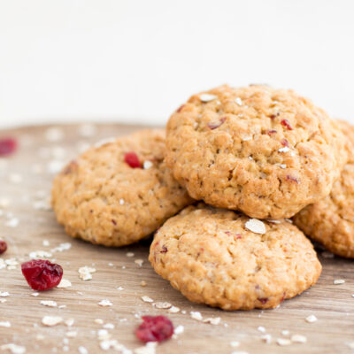 white chocolate chip cranberry oatmeal cookies