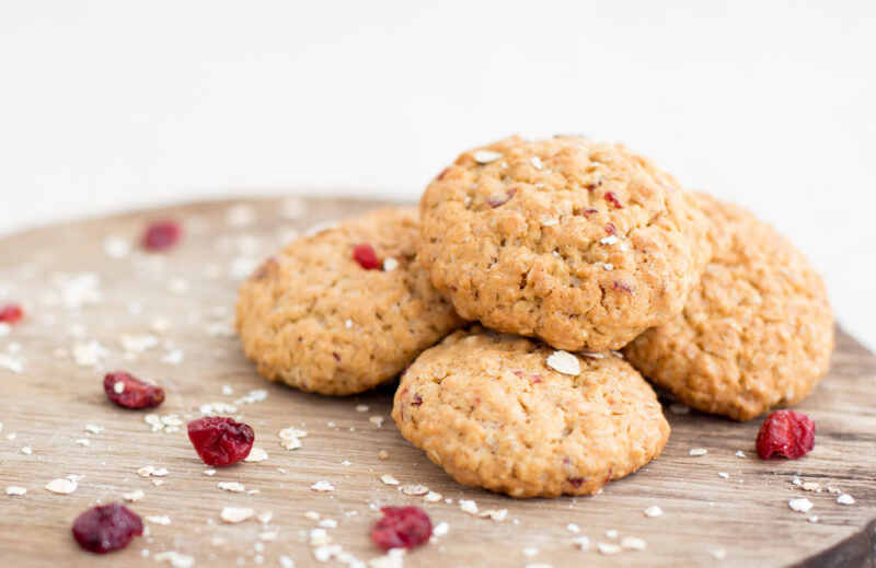 white chocolate chip cranberry oatmeal cookies