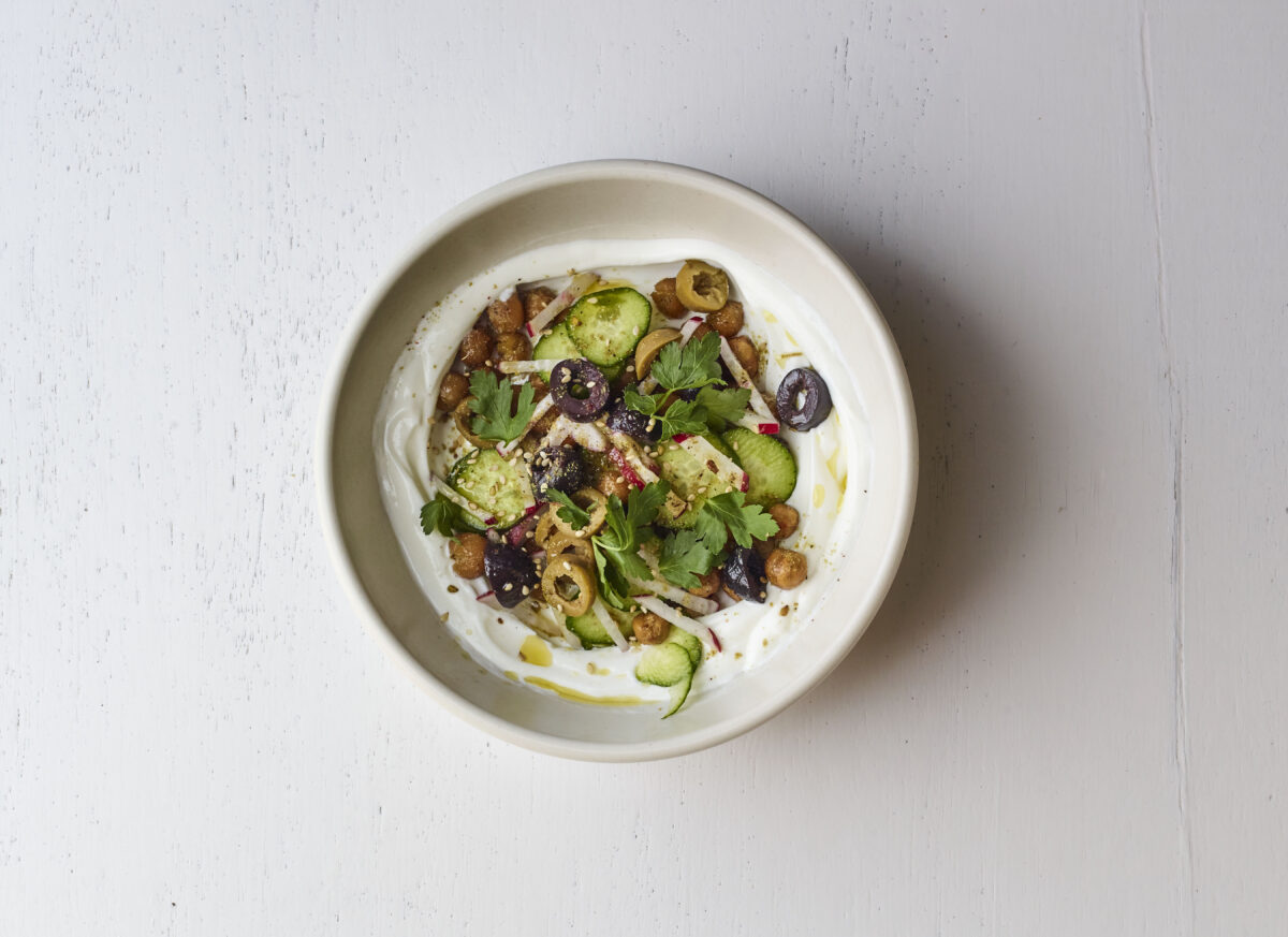 za'atar chickpea yogurt bowl