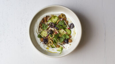 za'atar chickpea yogurt bowl