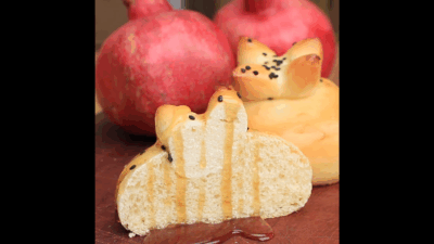 pomegranate-challah-cut