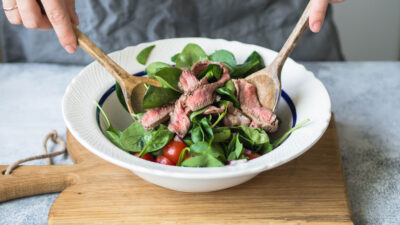 spinach salad with roast beef