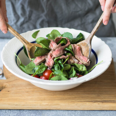 spinach salad with roast beef