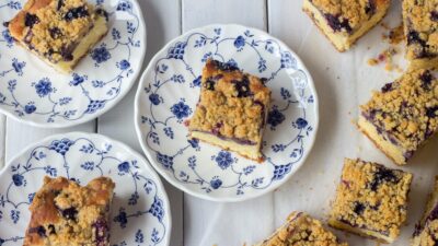 Crumbly Blueberry Coffee Cake