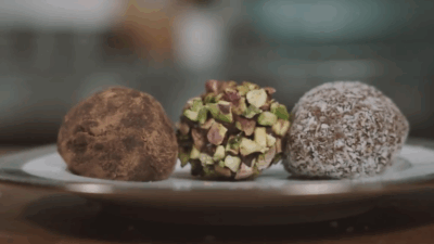 OLIVE OIL AND AMARETTO CHOCOLATE TRUFFLES