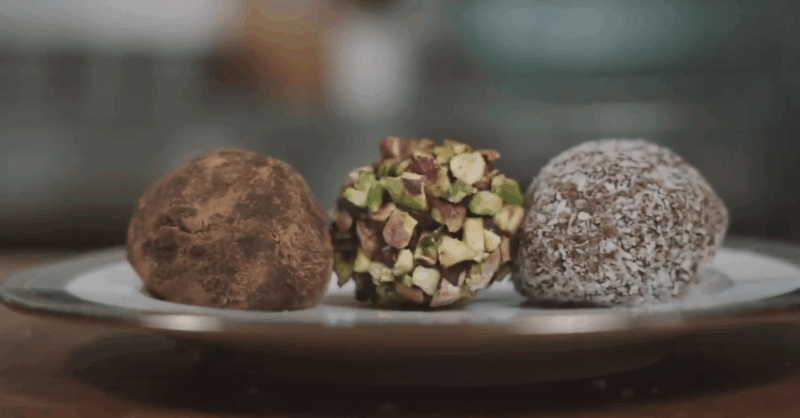 OLIVE OIL AND AMARETTO CHOCOLATE TRUFFLES