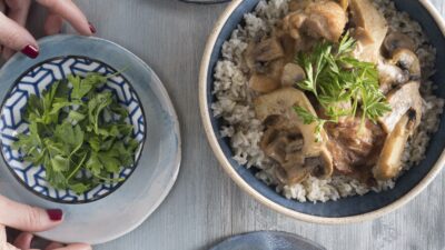 Chicken in wine sauce with mushrooms and artichokes