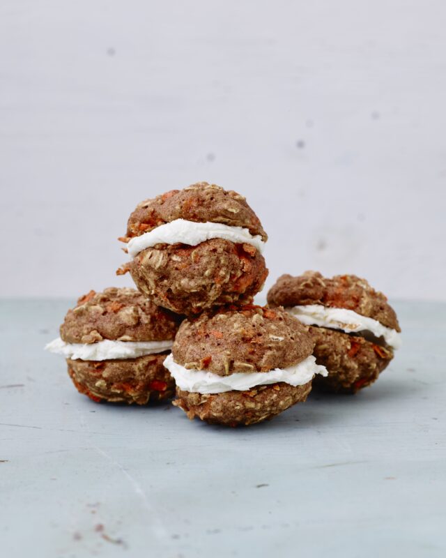 carrot cake whoopie pies