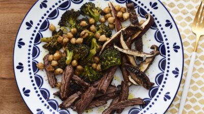 sheet pan skirt steak dinner with chickpeas