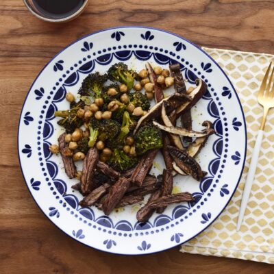 sheet pan skirt steak dinner with chickpeas