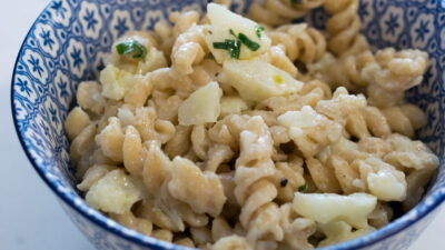 creamy white mac and cheese_1170x617