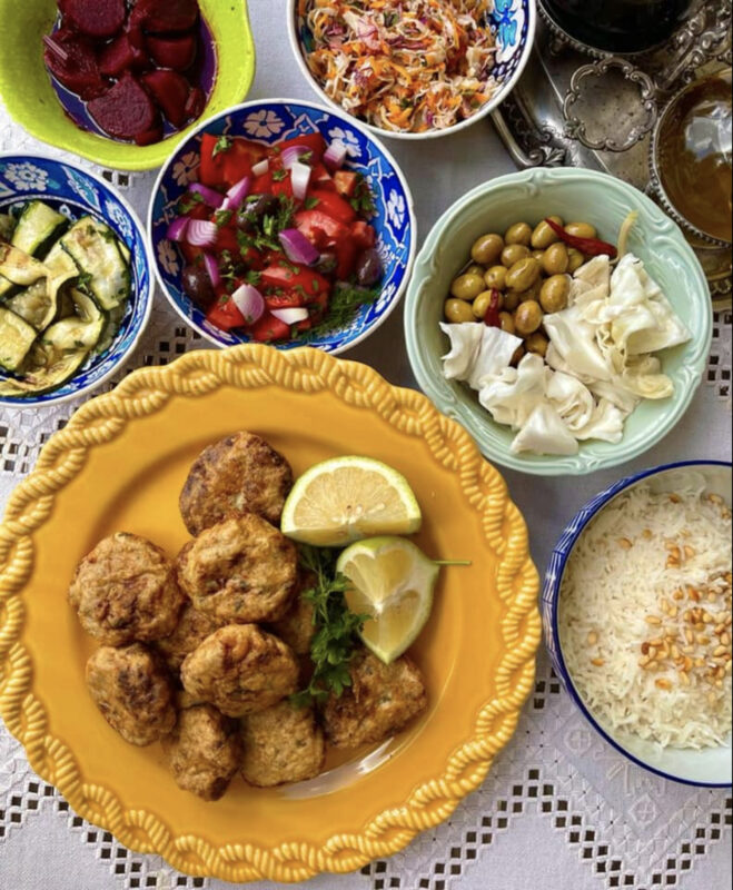 Keftes de prasa y karne, leek fritters